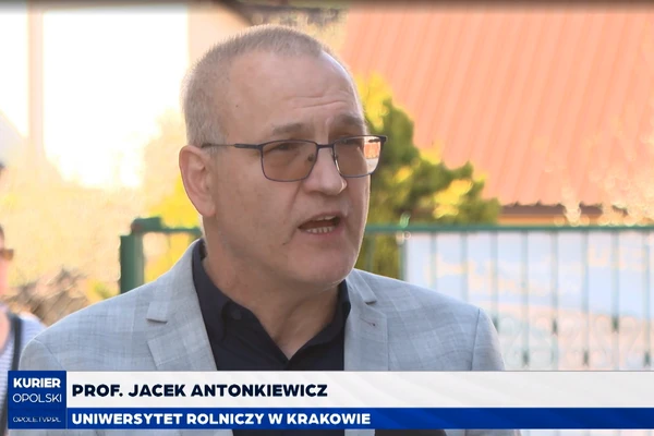 Kadr z wywiadu z Prof. Antonkiewiczem w Kurierze Opolskim